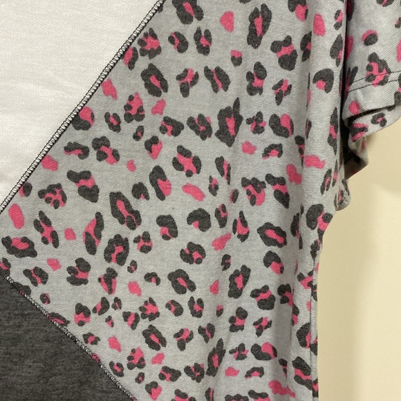 NWOT Andree by Unit short sleeve top medium - Picture 3 of 7